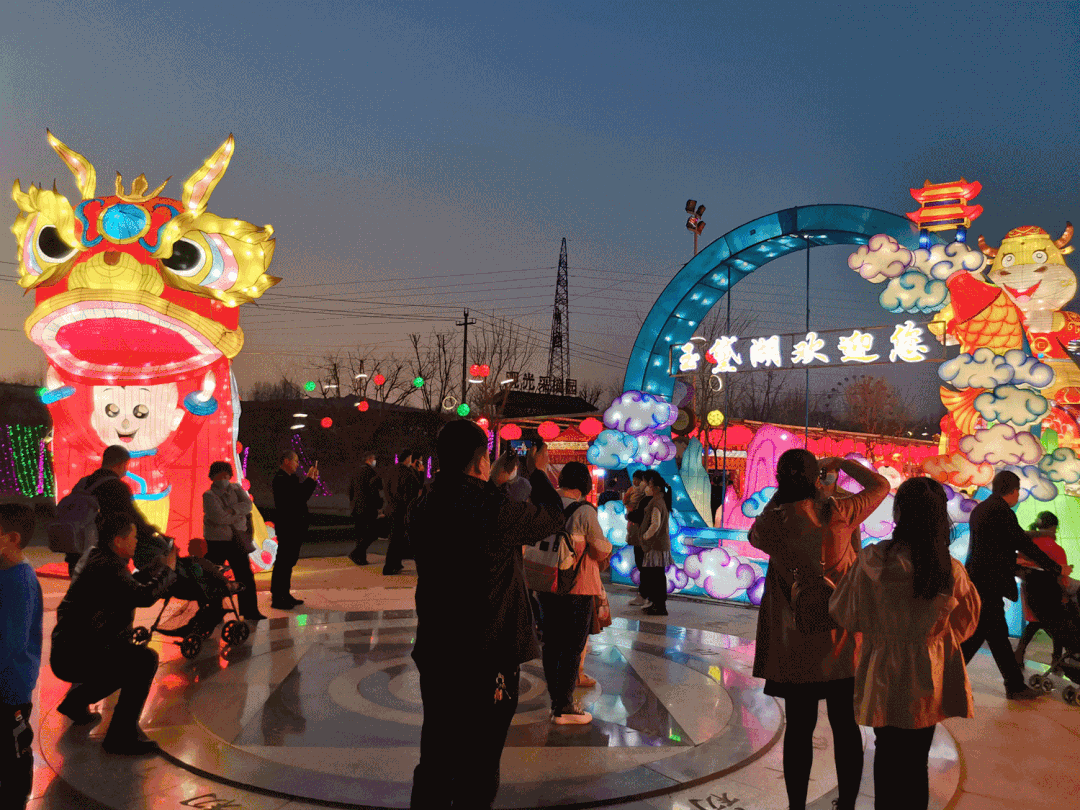 元宵佳节去哪儿?赏花灯、猜灯谜、花车巡游…淄博游一网打尽